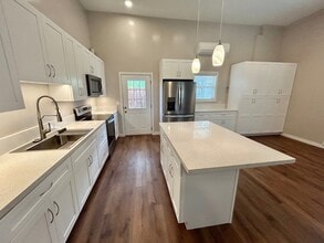 Building Photo - 87-228-228 Holomalia Pl