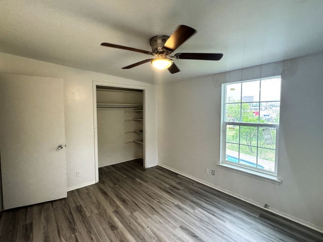 Building Photo - 218 Halbart Dr