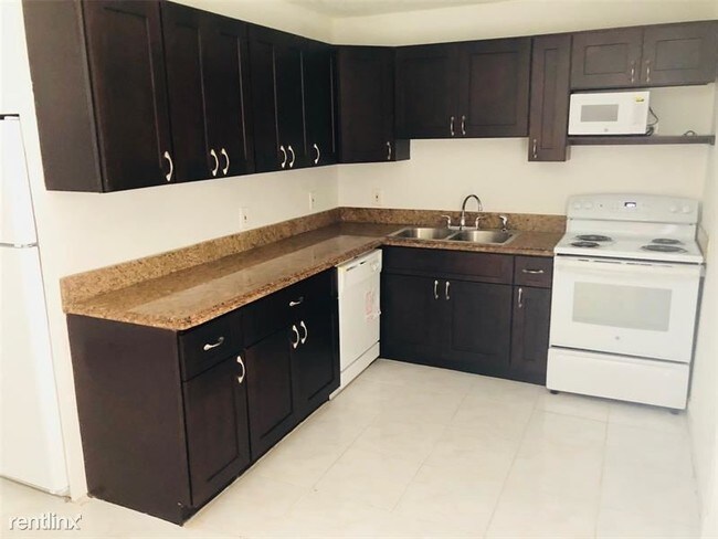 Building Photo - 3 br, 2 bath House - 8201 SW 5th Ct