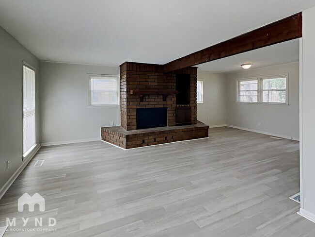 Building Photo - 716 2nd Pl