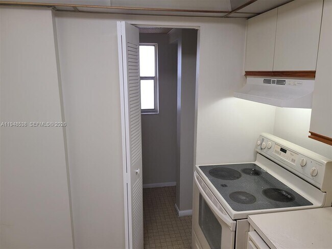 Building Photo - 7925 S Colony Cir