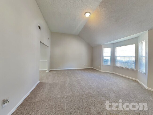 Foto del edificio - 2720 Rambling Way