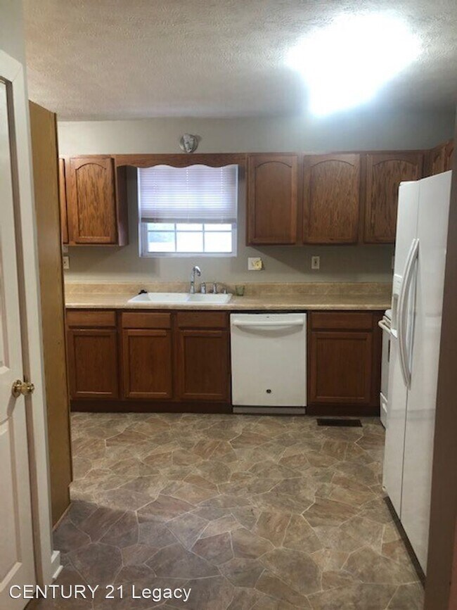 Building Photo - 3 br, 1 bath House - 181 E Newcomen St