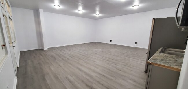 Foto del edificio - 320 N Tower Ave