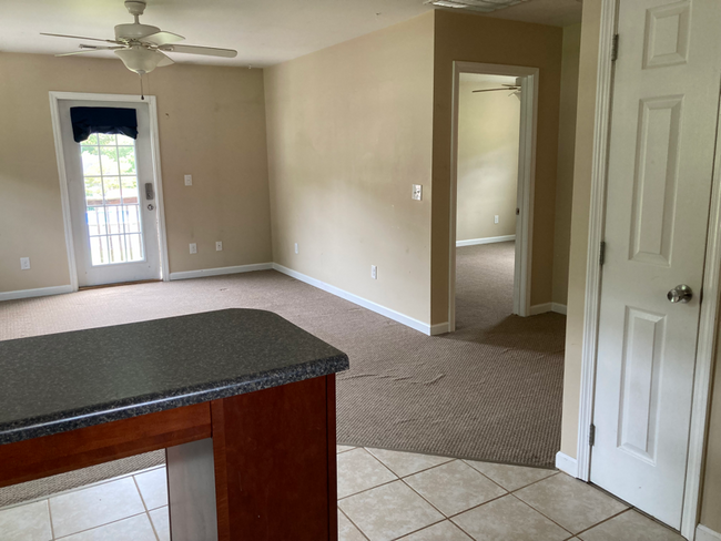 Building Photo - 830 Deerfield Ln