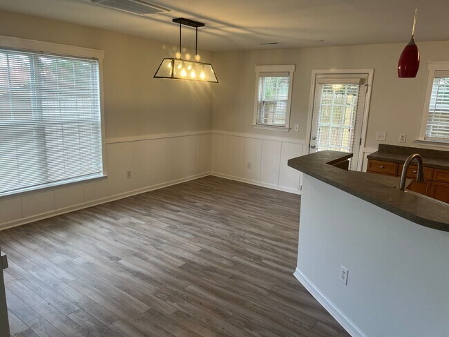Foto del edificio - **Quaint 4/2.5 in Raleigh**