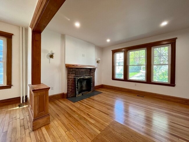 Building Photo - 37 Springfield St