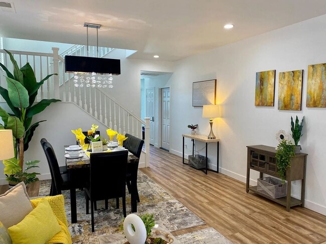 Foto del edificio - Classy Single Family Home Conviently located - Easy drive to Pendelton or Miramar - Nice family n...