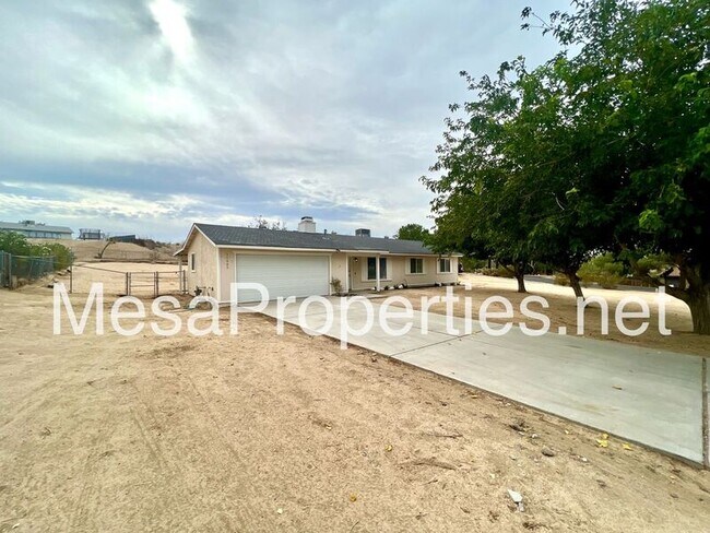Building Photo - 15985 Llano Ln