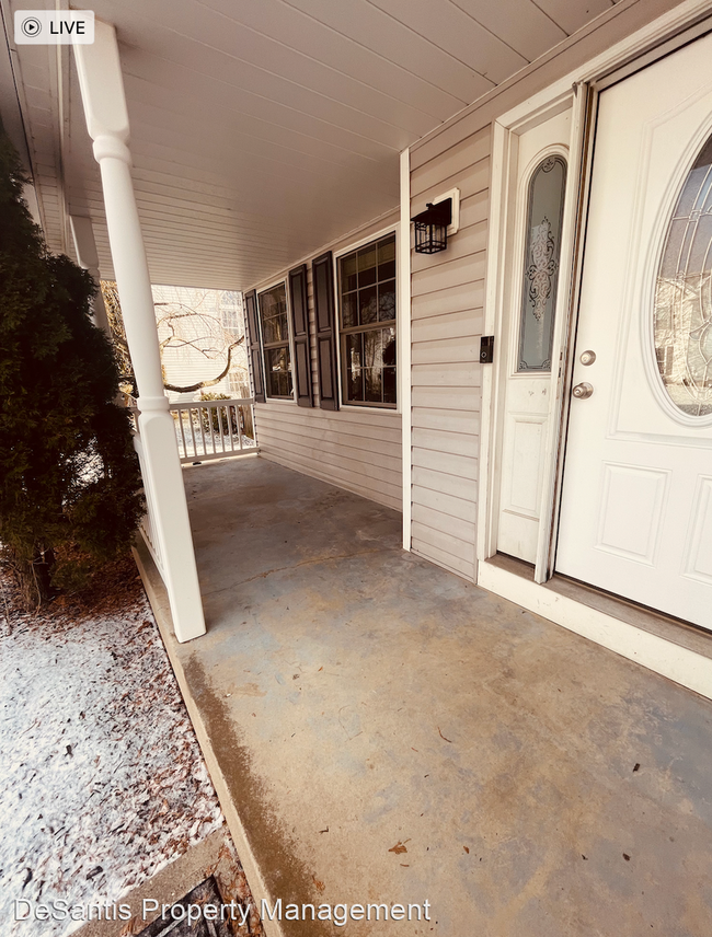 Building Photo - 4 br, 3.5 bath House - 1218 Crescent Blvd ...