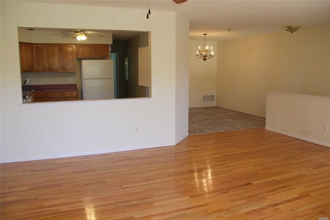 Building Photo - 12 Country View Ln