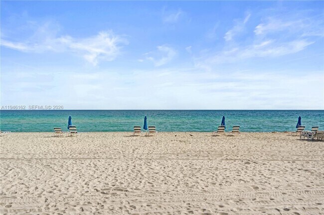 Foto del edificio - 5555 Collins Ave