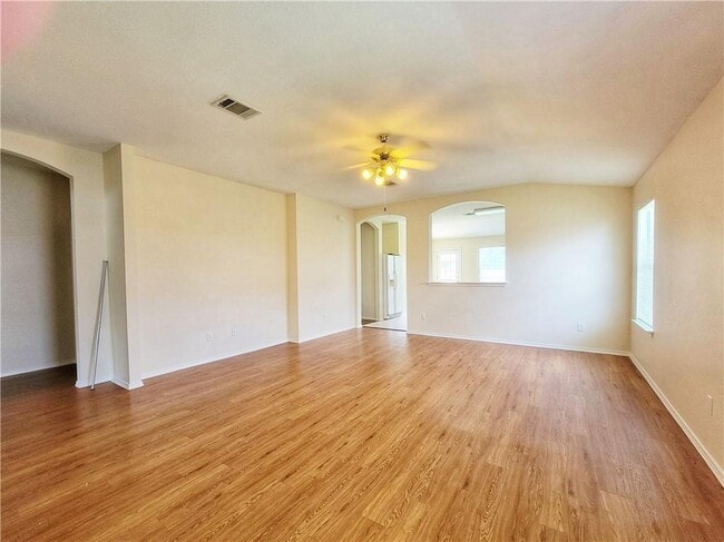 Foto del edificio - 503 Lafayette Square Dr