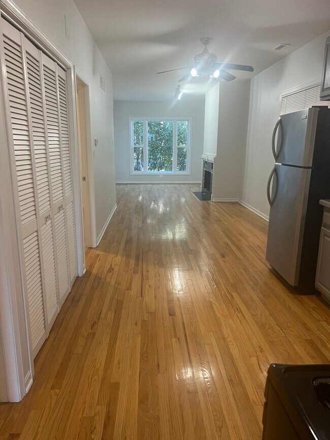 Foto del edificio - 1343 W Walton St
