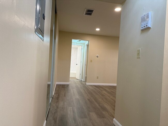 Building Photo - 52 Shrewsbury Green Dr