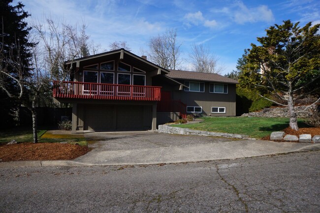 Foto del edificio - Beautiful NW Portland Heights 4 bedroom