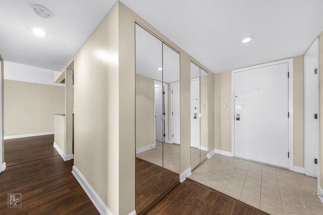 Building Photo - 350 Plum Creek Dr