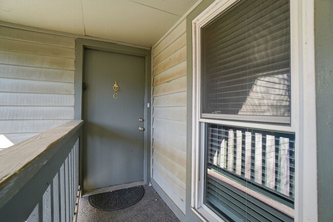 Building Photo - Spacious Condo • Pool Community • Prime Location