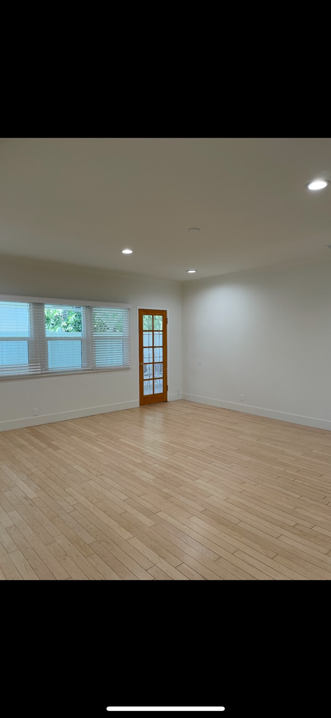 Foto del edificio - 6505 Greenbush Ave