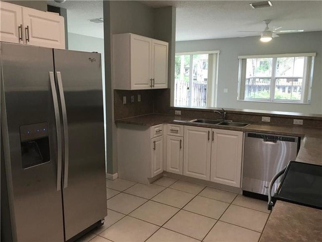 Building Photo - 7780 S Southwood Cir