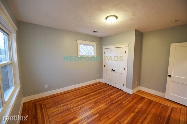 Foto principal - 142 Middlesex Ave