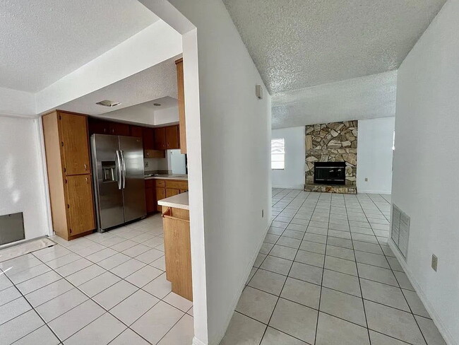 Foto del edificio - Charming 2-Bedroom, 2-Bathroom POOL home