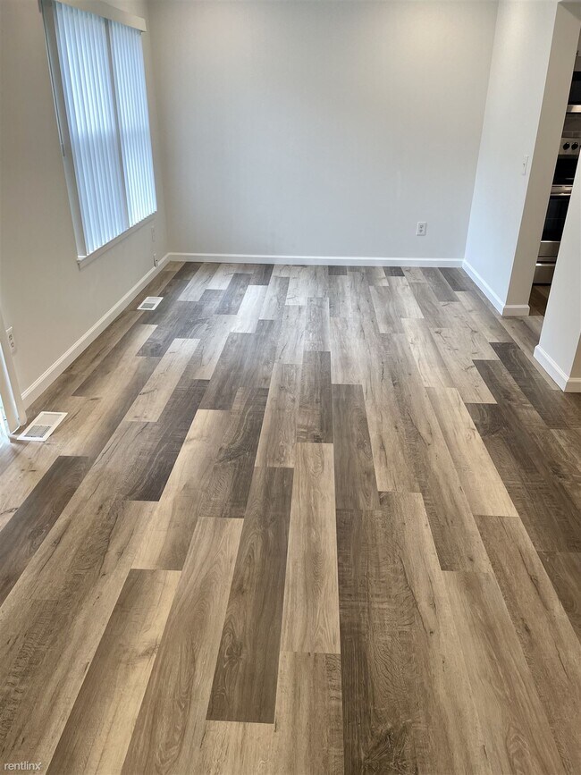 Building Photo - 3 br, 2.5 bath Townhome - Fully renovated ...
