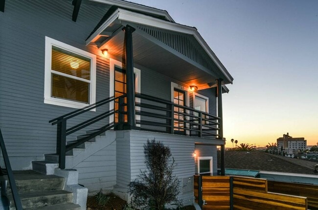 Foto del edificio - Updated 1 Bed 1 Bath in the Heart of Echo Park - Parking, laundry and great views!