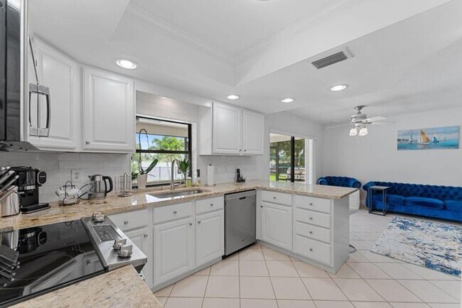 Foto del edificio - 12875 Guilford Cir