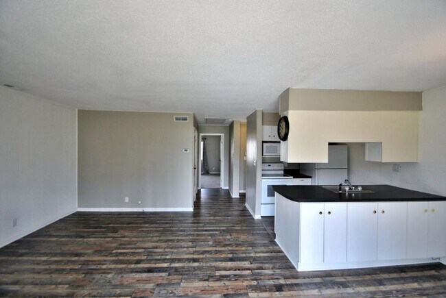 Foto del edificio - 65 Wilshire Heights Dr