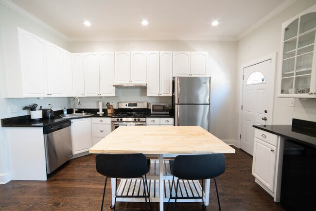 Foto del edificio - 1904 W Dickens Ave