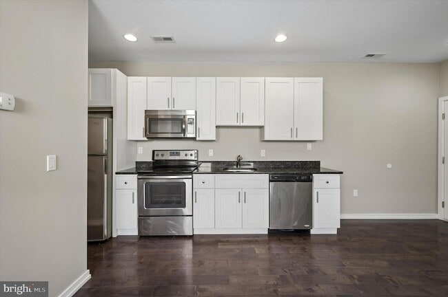 Building Photo - 617 S 2nd St