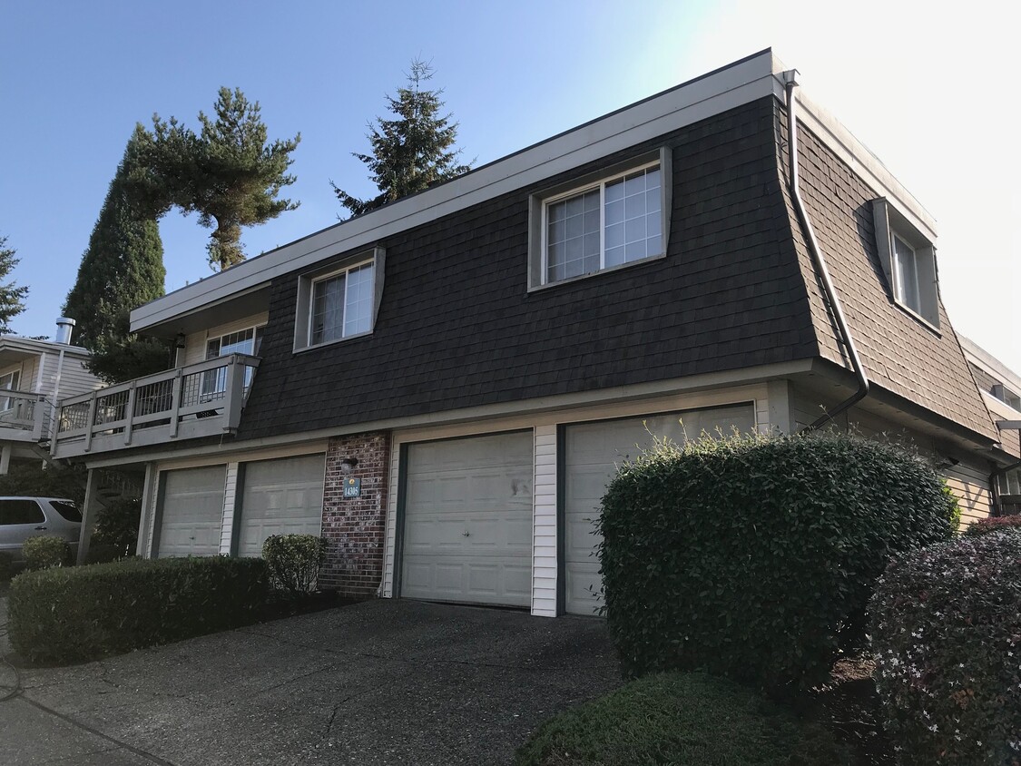 Primary Photo - 14305 NE 7th Pl
