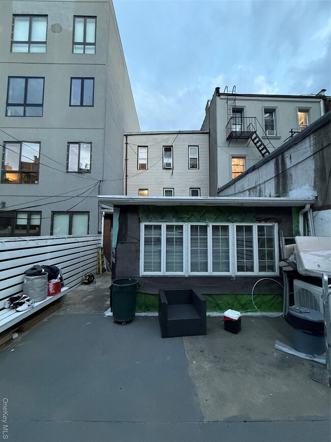 Building Photo - 727 Decatur St