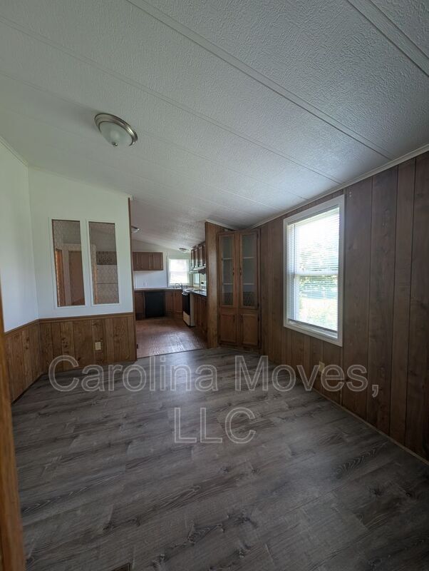 Building Photo - 220 Farrs Rd