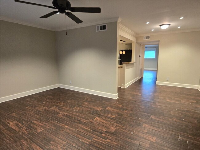Foto del edificio - 11550 Chimney Rock Rd