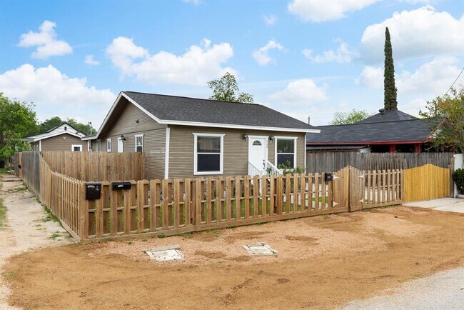 Foto del edificio - 704 Jewett St