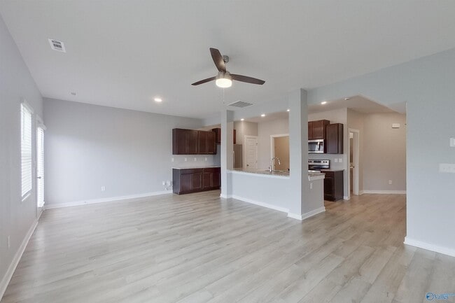 Building Photo - 6405 Upchurch Dr