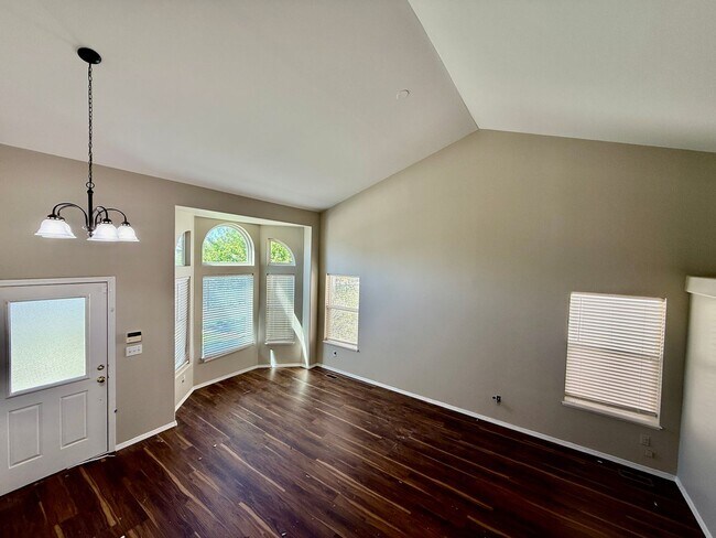 Foto del edificio - Large Springs Ranch 5 bedroom Close to Pow...