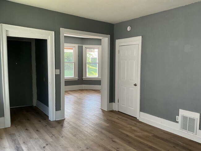 Foto del edificio - 218-220-220 E Hadley St