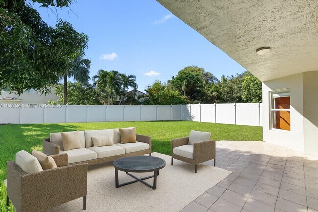 Foto del edificio - 16762 NW 13th St