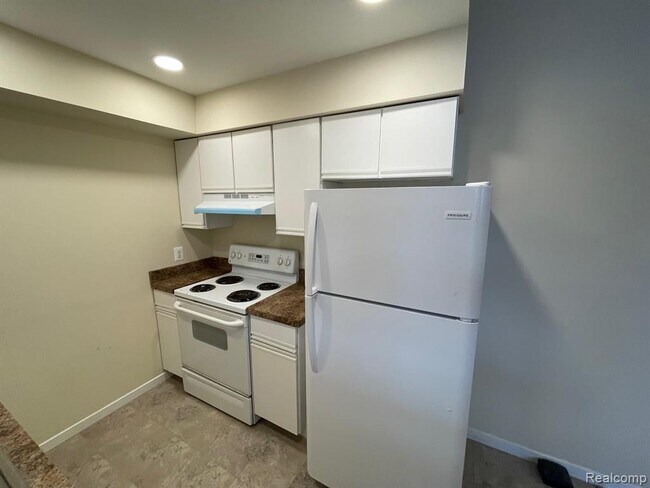 Foto del edificio - 27971 Rollcrest Rd