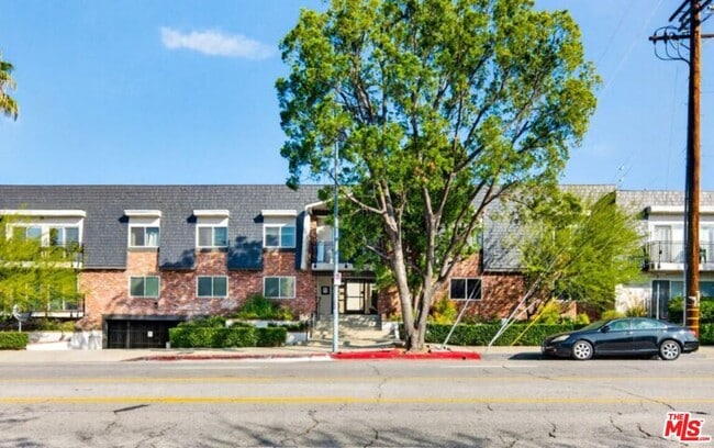 Building Photo - 5252 Coldwater Canyon Ave