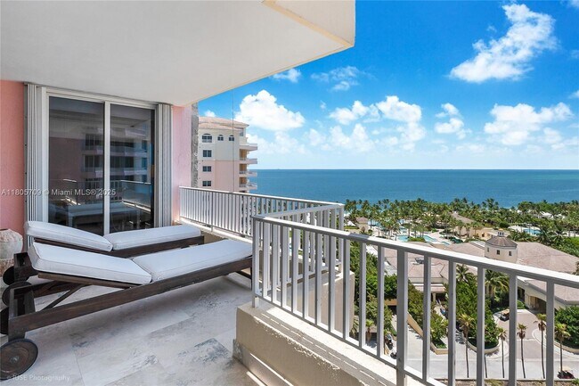 Foto del edificio - 781 Crandon Blvd