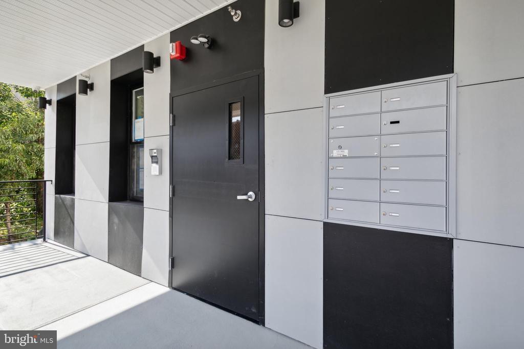 Primary Photo - 4145 W Girard Ave