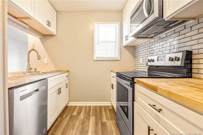 Foto del edificio - 275 Waterdown Dr