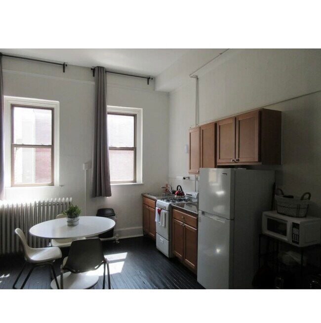 Foto del edificio - 245 W North Ave