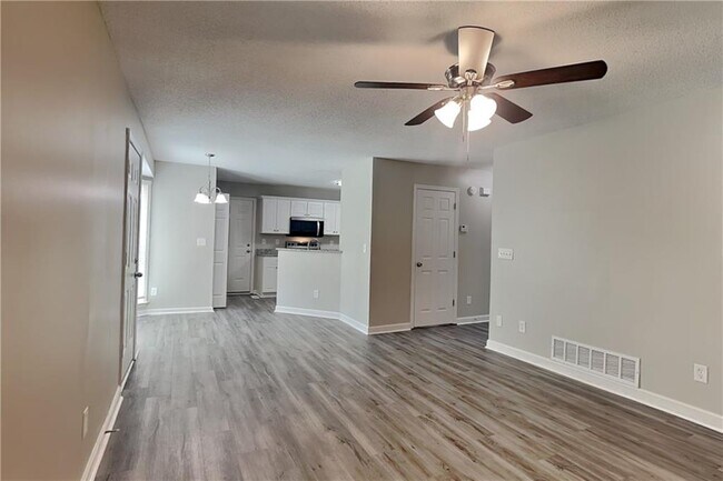 Foto del edificio - 32 Camden Woods Pl