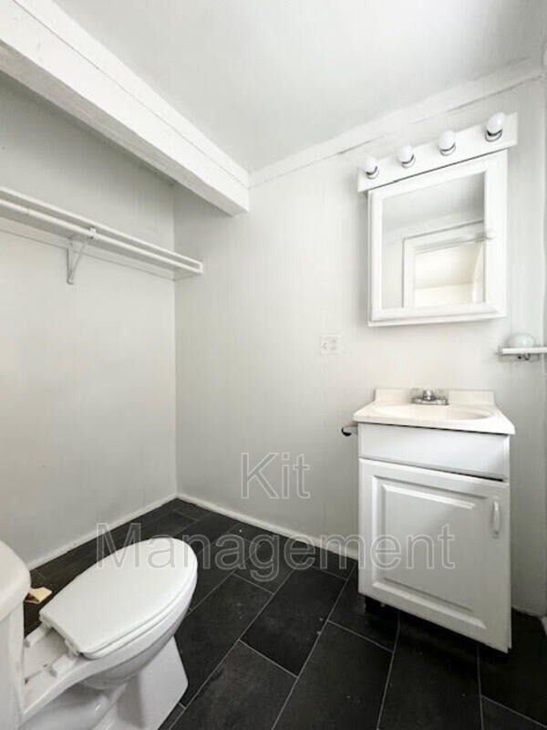 Building Photo - Charming 3-Bed Home with 1.5 Baths and 1,200 Sq Ft in West Toledo – $995/mo