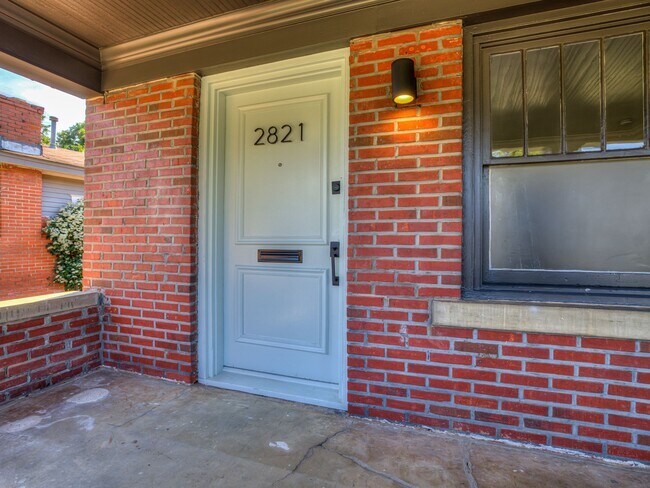 Building Photo - 2821 N Hudson Ave